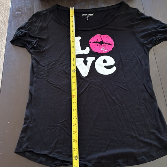 Betsy Johnson Tee Shirt - Picture 5 of 5